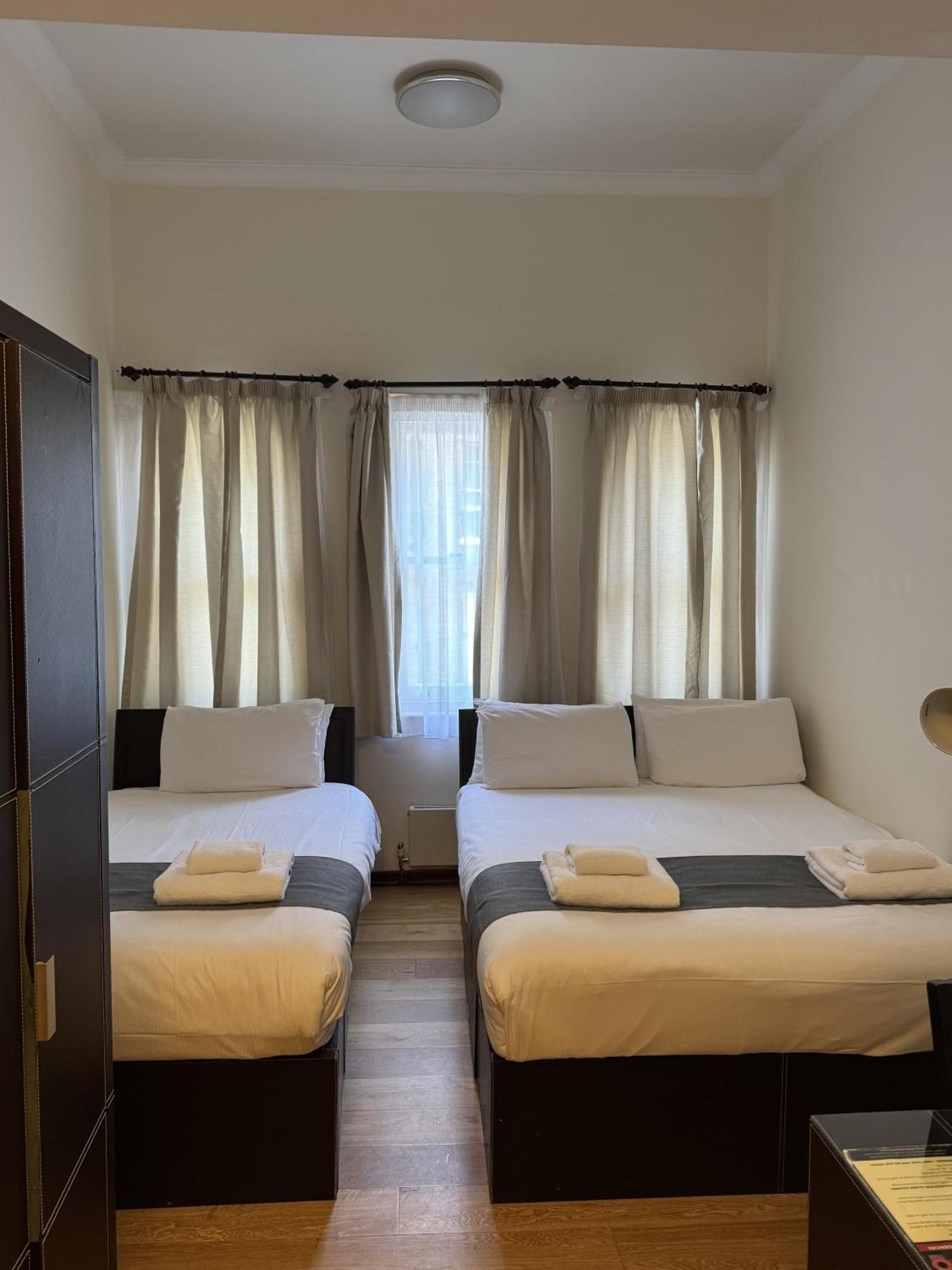The Royale Chulan Hyde Park Hotel Лондон Экстерьер фото