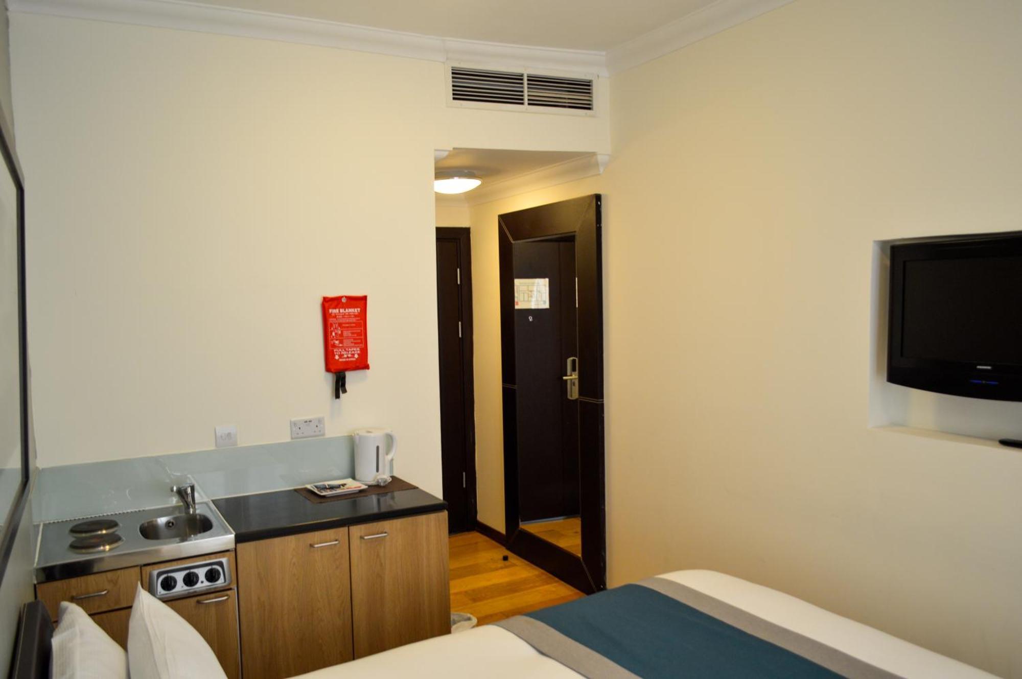 The Royale Chulan Hyde Park Hotel Лондон Экстерьер фото