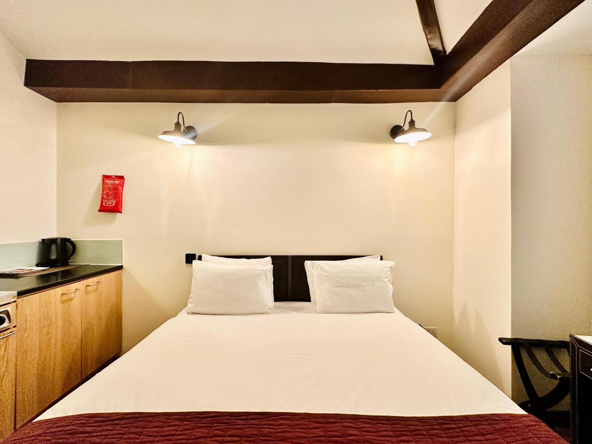The Royale Chulan Hyde Park Hotel Лондон Экстерьер фото