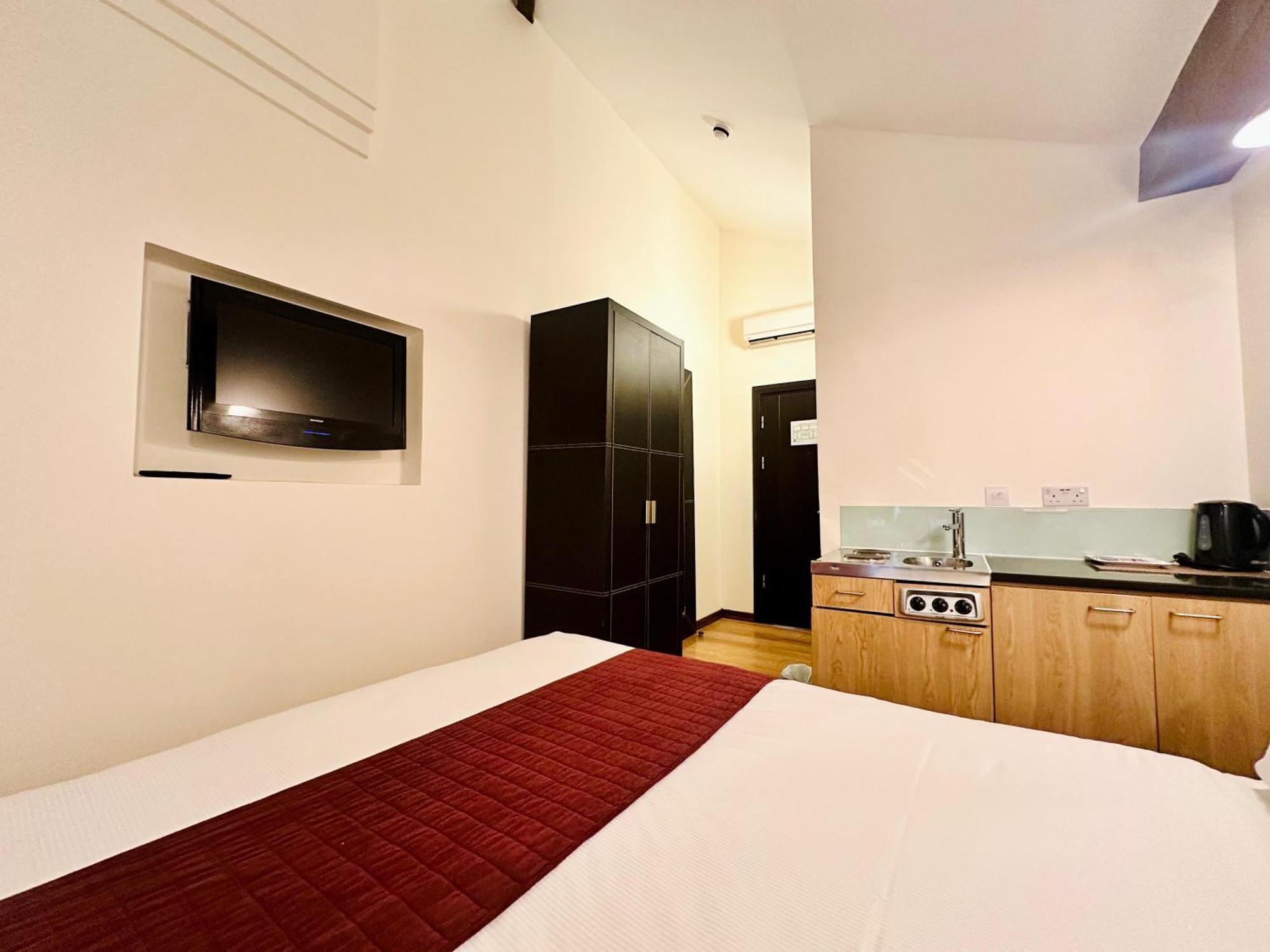 The Royale Chulan Hyde Park Hotel Лондон Экстерьер фото