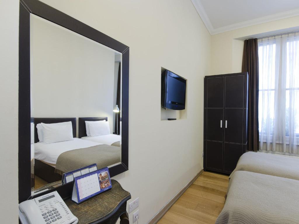 The Royale Chulan Hyde Park Hotel Лондон Экстерьер фото